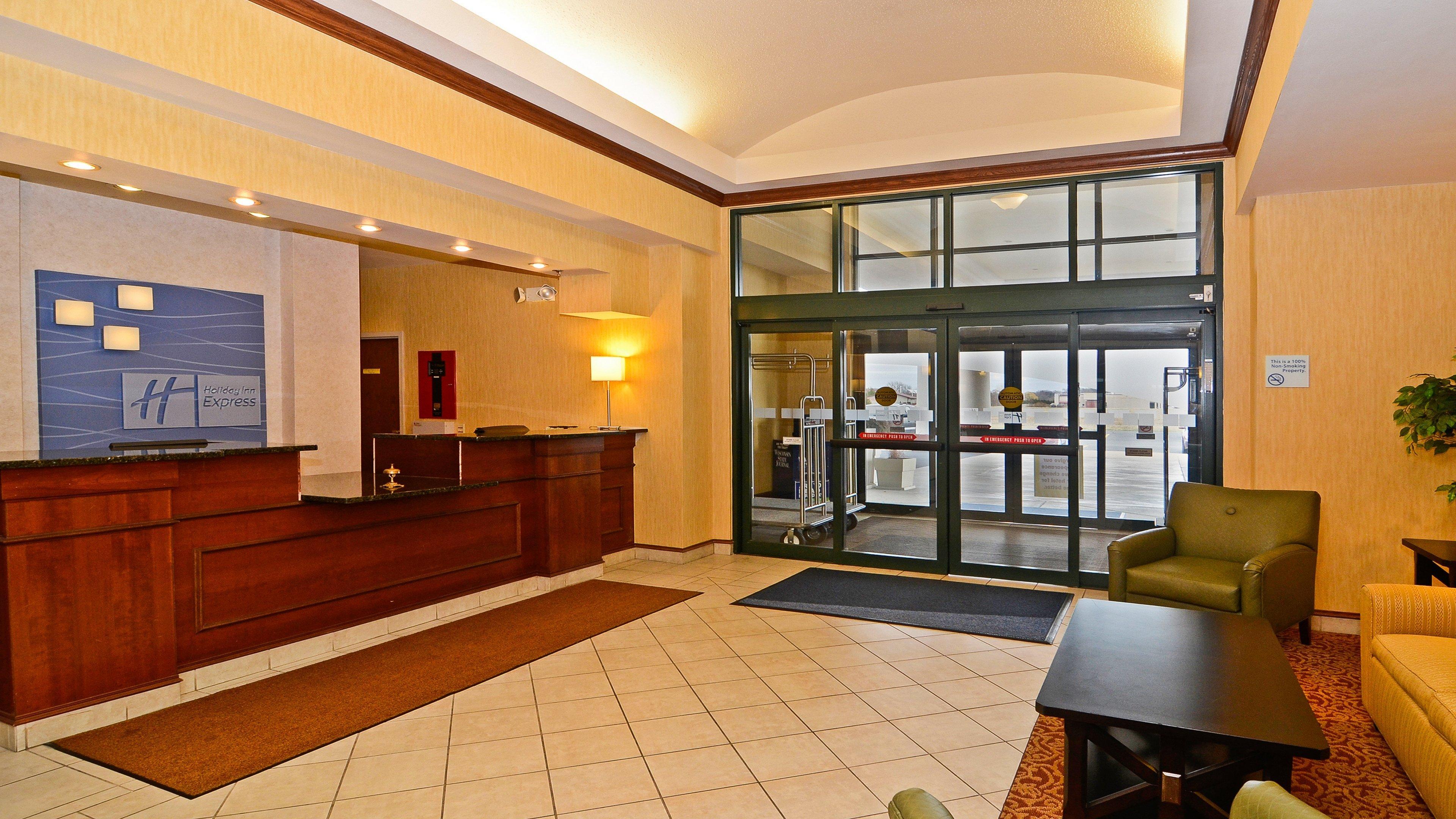 Holiday Inn Express Hotel & Suites Fort Atkinson, An Ihg Hotel Kültér fotó